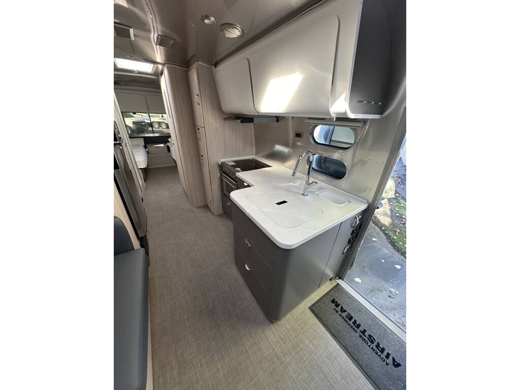 2021 Airstream Globetrotter 27FB Twin — ultra-modern kitchen