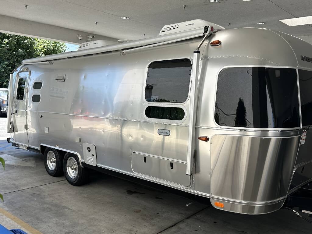 2021 Airstream Globetrotter 27FB Twin — another exterior angle