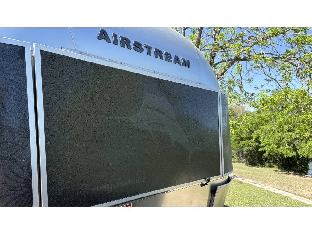 2019 Airstream Tommy Bahama Special Edition 27FB — Tommy Bahama exterior detail