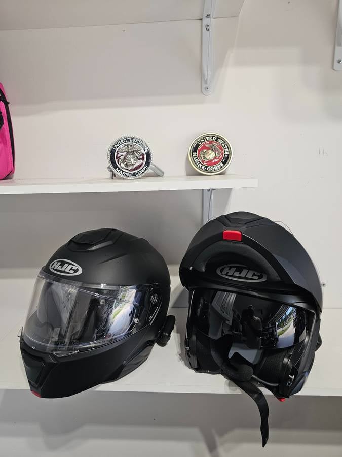 Two HJC helmets with HD cardio installed, included with the Gold Wing Motor Trike