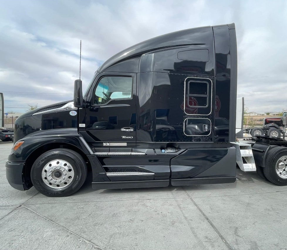 2023 Kenworth T680 — front view