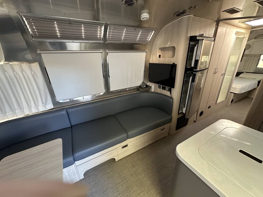 2021 Airstream Globetrotter 27FB Twin — HITCH seating upholstery