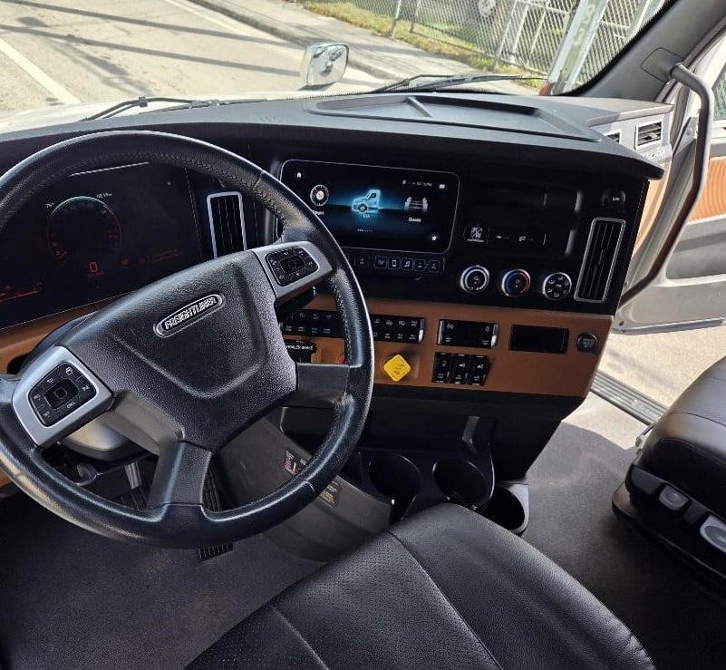 2024 Freightliner Cascadia 126 — premium cab interior