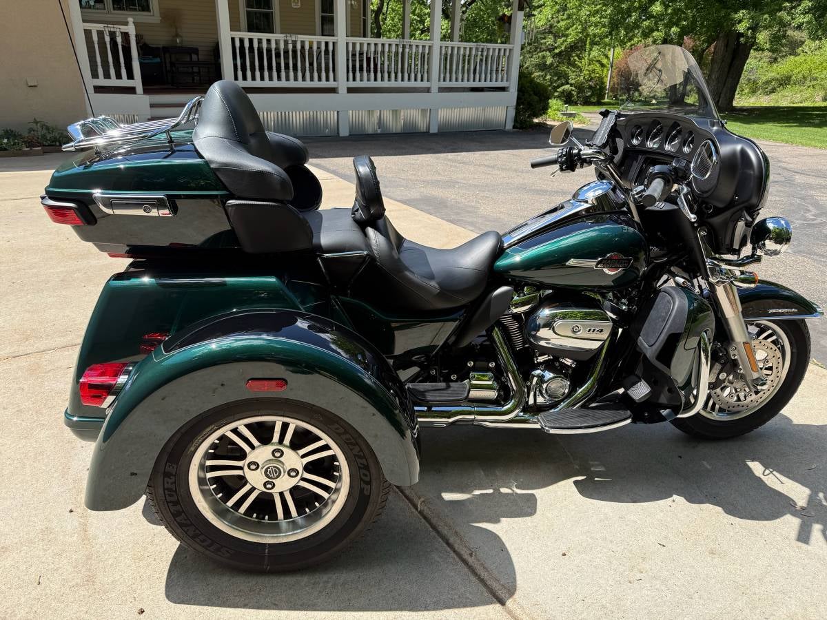 2024 Harley-Davidson Tri Glide in green — front three-quarter view