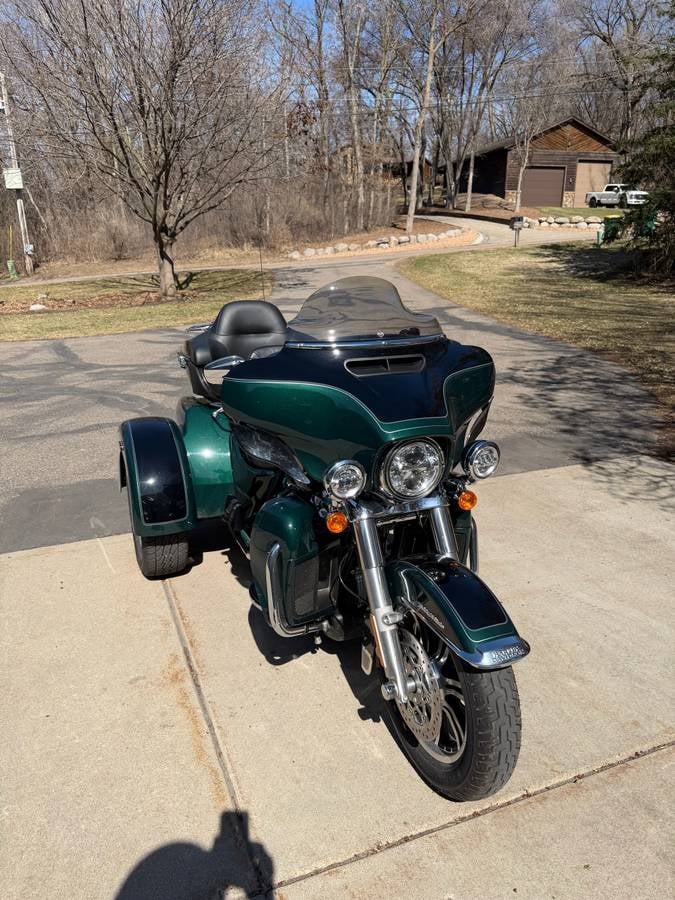 2024 Harley-Davidson Tri Glide — side view