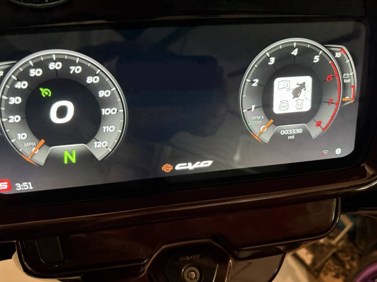 Skyline OS 12.3-inch touchscreen dashboard on the CVO Street Glide