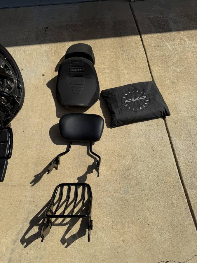 Saddleman Road Sofa seat and backrest accessories on the CVO Street Glide
