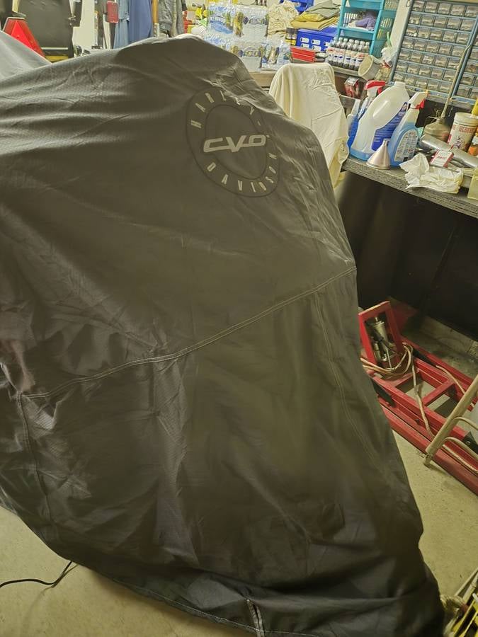 Deluxe CVO storage cover included with the Tri Glide