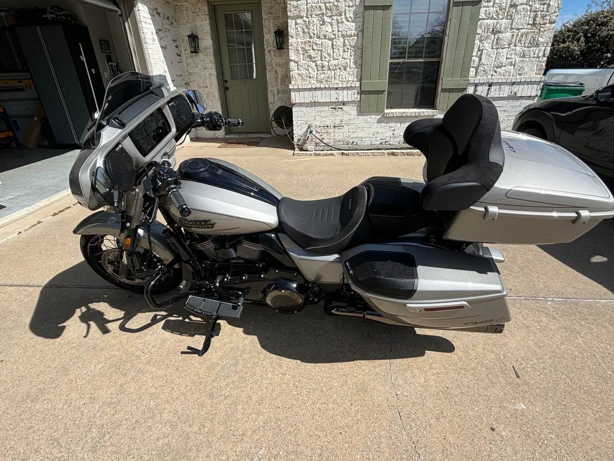 2023 Harley-Davidson Street Glide CVO — another angle