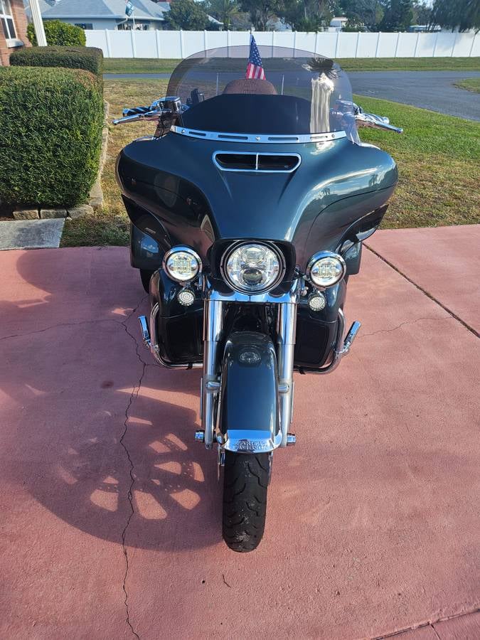2020 Harley-Davidson FLHTCUTG Tri Glide Ultra — touring view