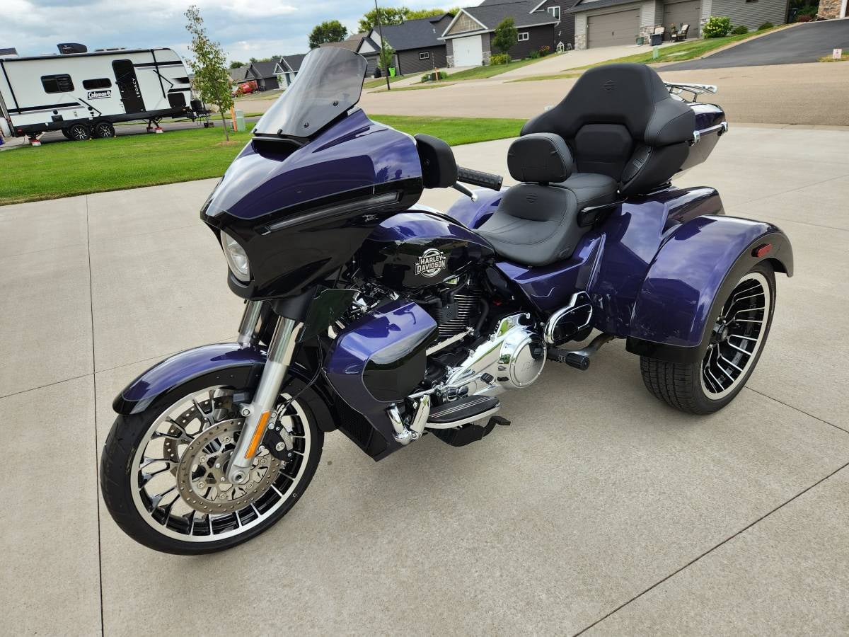 2026 Harley-Davidson Street Glide 3 Limited in Purple Abbiss and black — front view