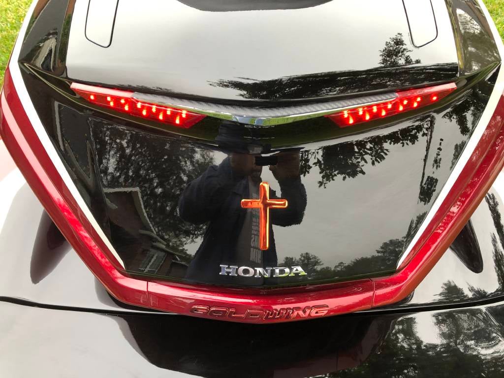 LED trunk light bar and tail light detail