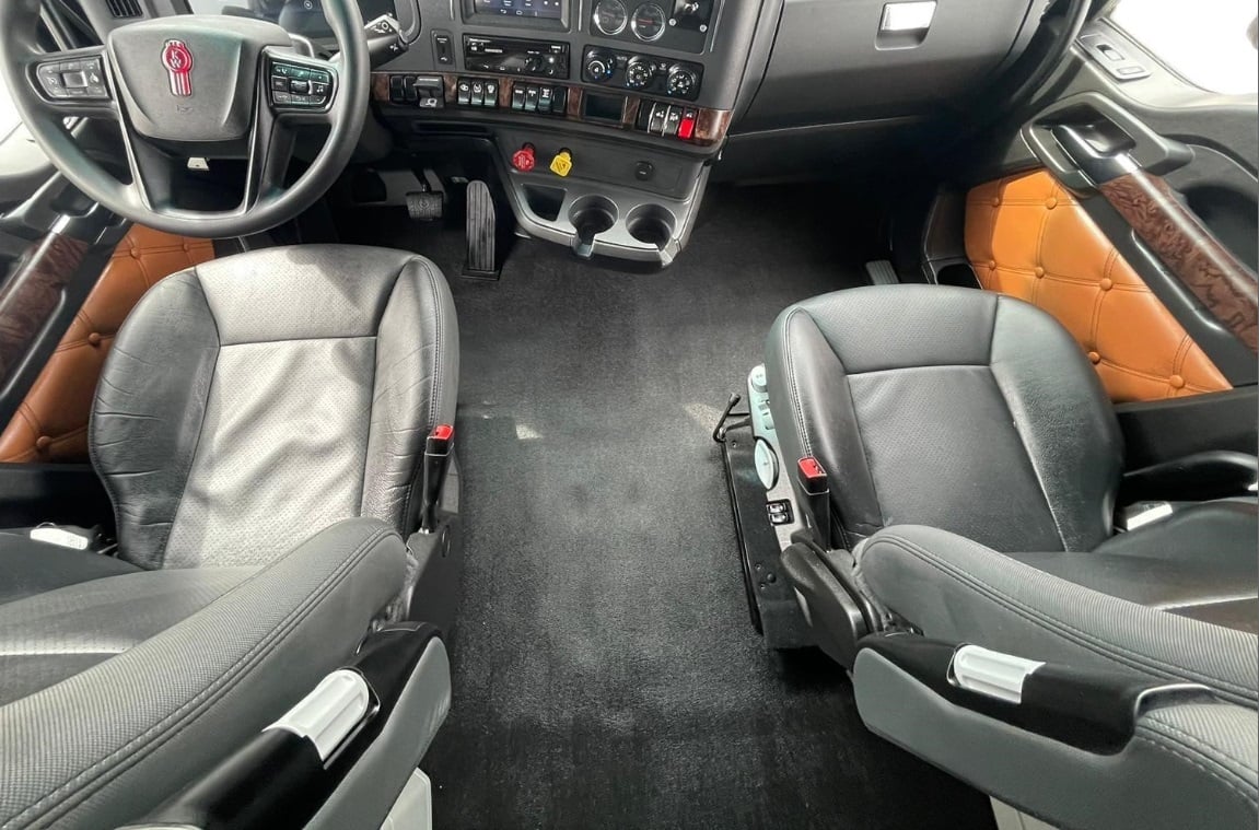 2023 Kenworth T680 — cab interior