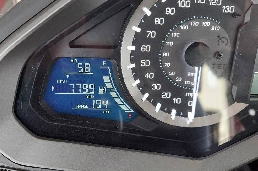 GoldWing dashboard and speedometer display