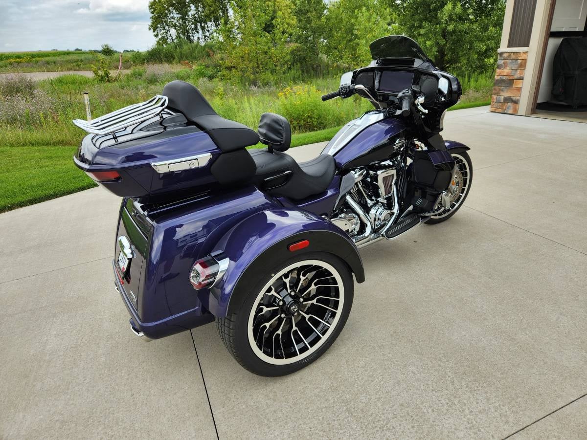 2026 Harley-Davidson Street Glide 3 Limited in Purple Abbiss — side view