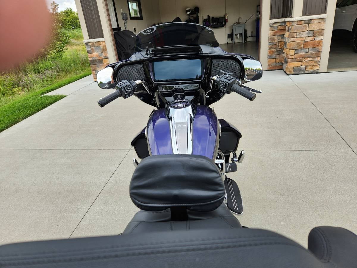 2026 Harley-Davidson Street Glide 3 Limited — handlebars and fairing detail