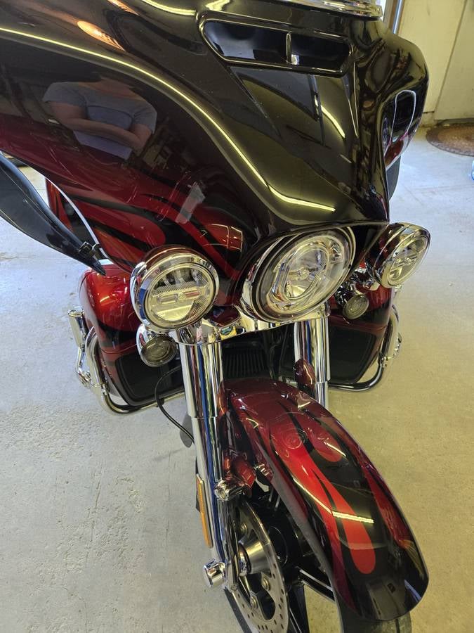 2022 Harley-Davidson CVO Tri Glide — rear three-quarter view