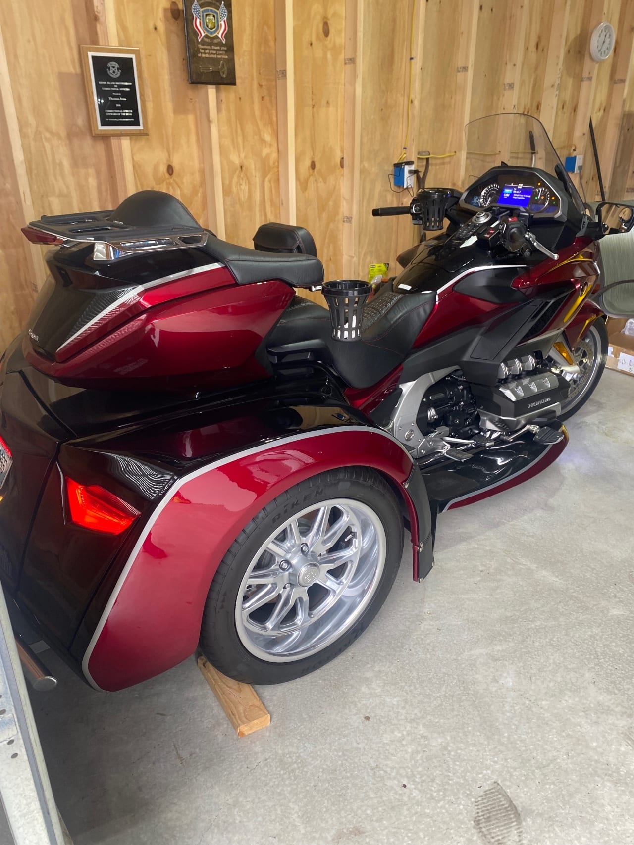 2021 Honda Goldwing Automatic DCT — side view