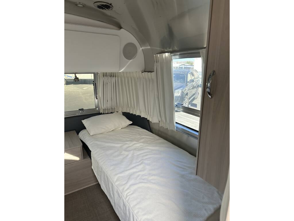 2021 Airstream Globetrotter 27FB Twin — twin bed with memory foam mattress