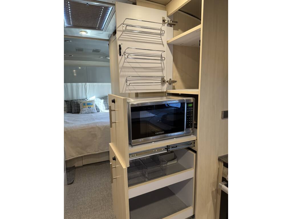 2022 Airstream Flying Cloud 27FBQ — microwave and storage