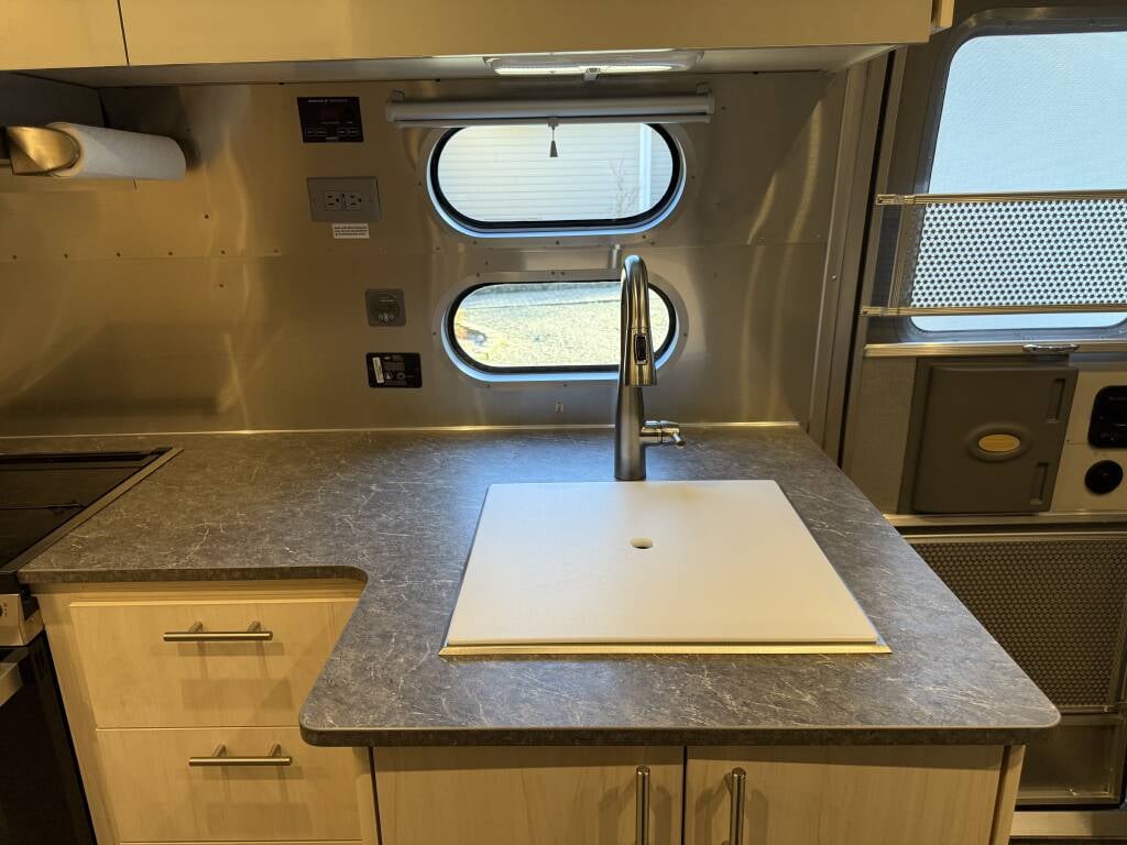 2022 Airstream Flying Cloud 27FBQ — kitchen sink and countertop