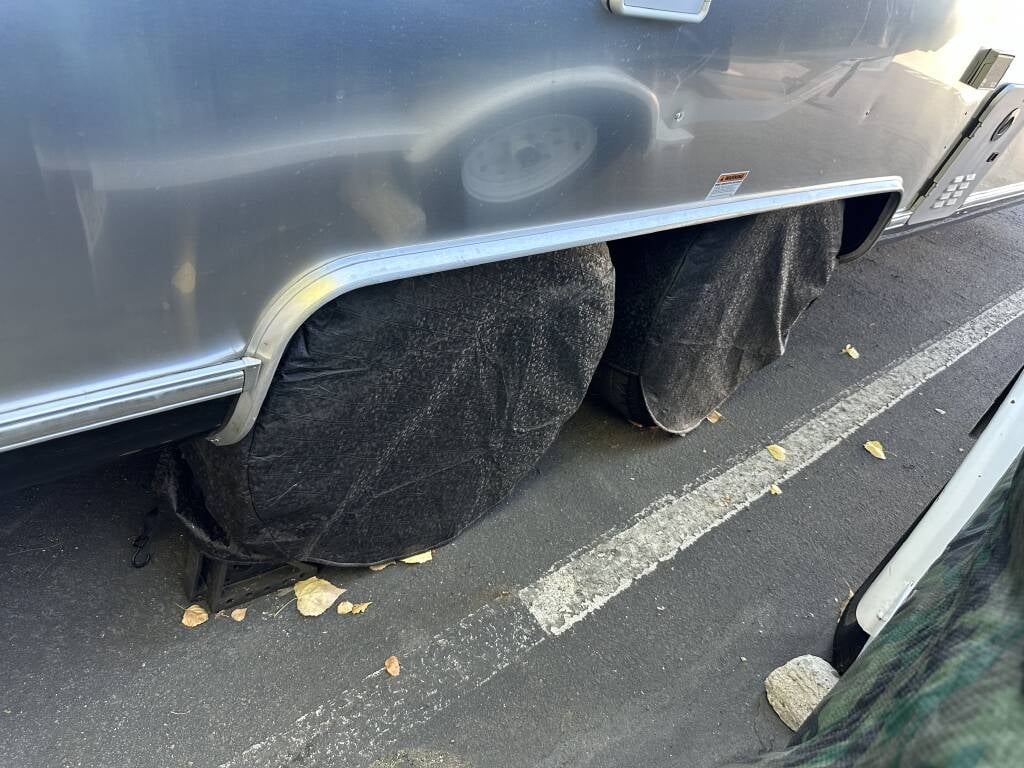 2021 Airstream Globetrotter 27FB Twin — tire covers