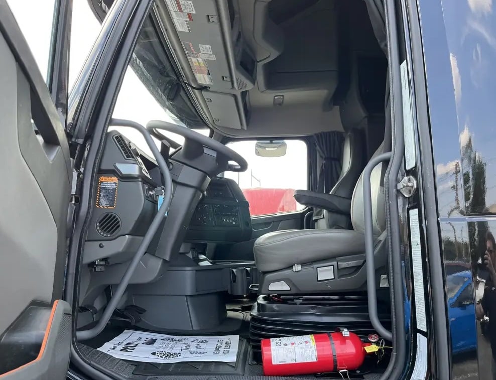 2024 Volvo VNL860 — cab interior