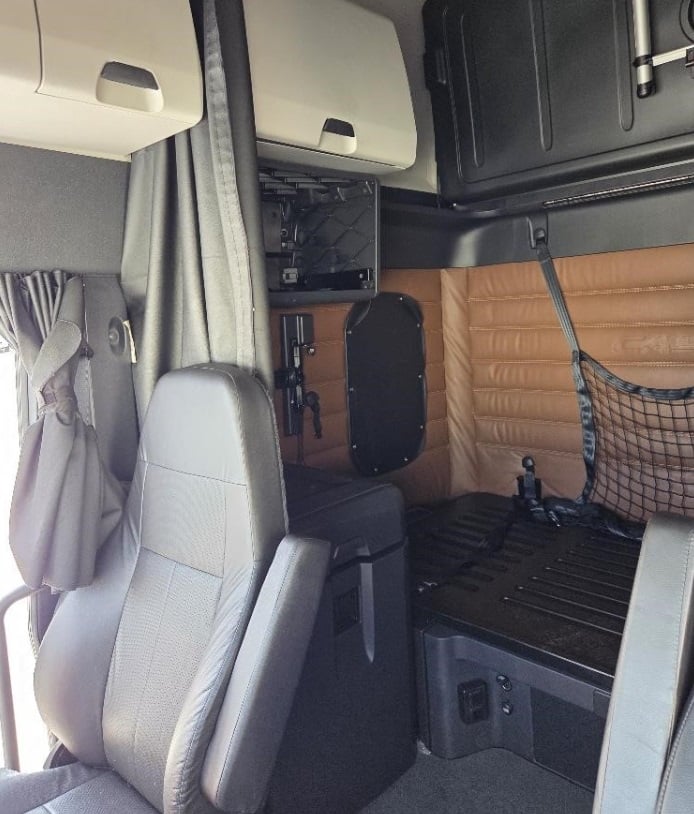 2024 Freightliner Cascadia 126 — sleeper cabin interior