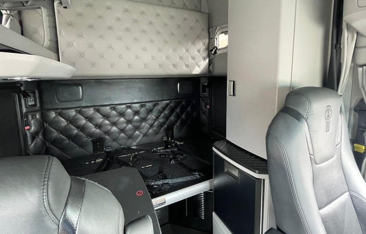 2023 Kenworth T680 — upgraded Diamond interior