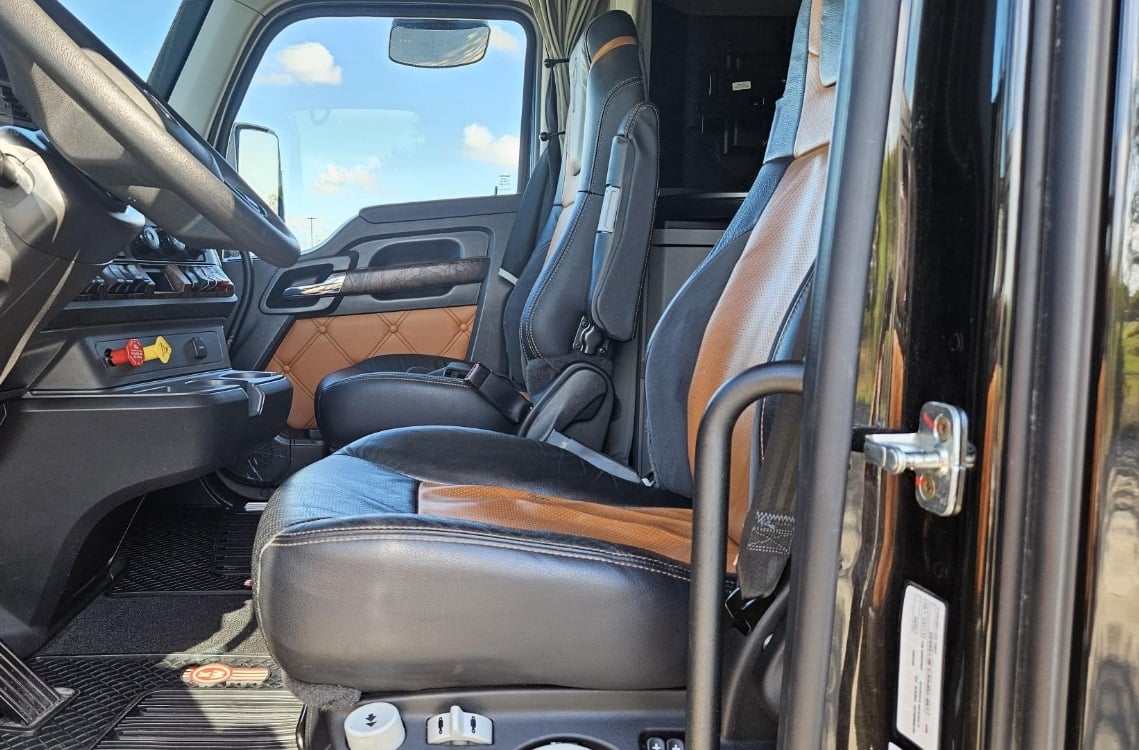 2022 Kenworth T680 — dual high back air ride leather seats
