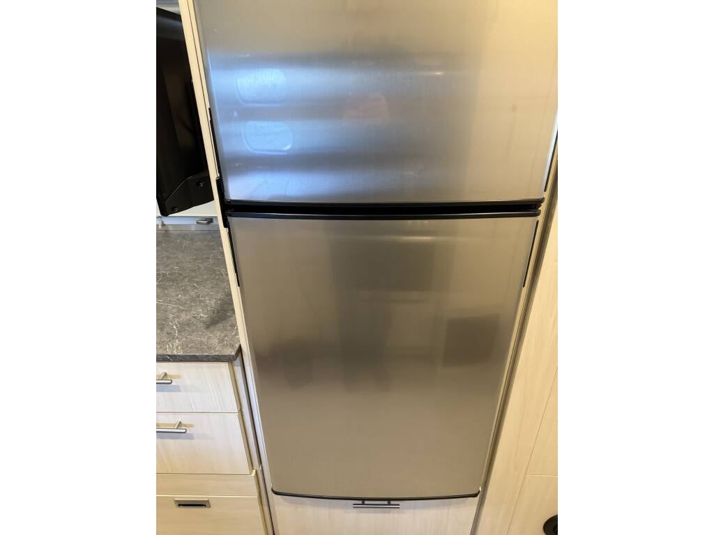 2022 Airstream Flying Cloud 27FBQ — stainless steel refrigerator