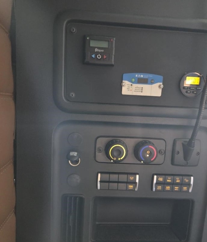 2024 Freightliner Cascadia 126 — cab control panel