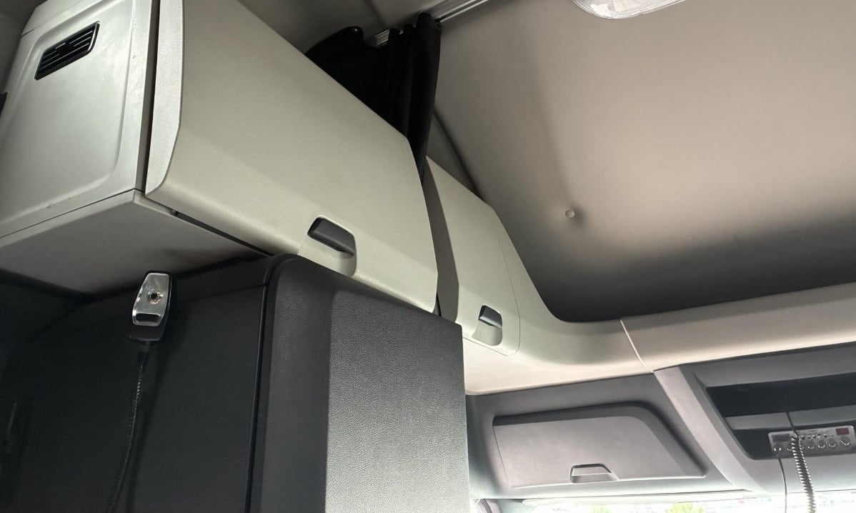 2023 Freightliner Cascadia 126 — sleeper overhead cabinets