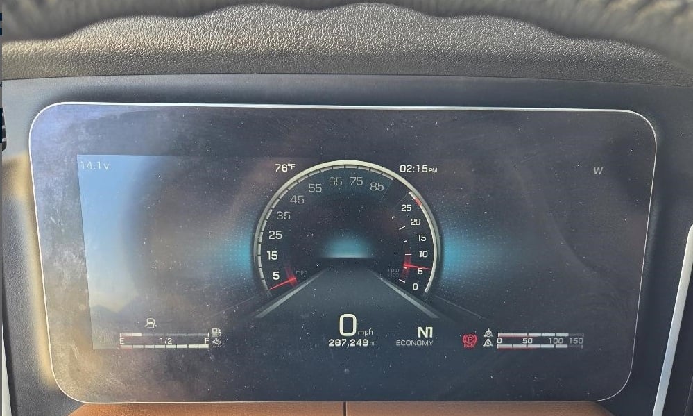 2024 Freightliner Cascadia 126 — digital dash display