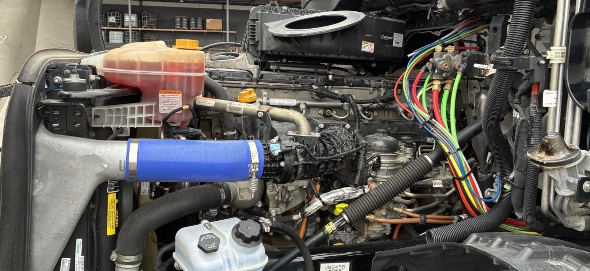 2023 Freightliner Cascadia 126 — DD15 engine bay