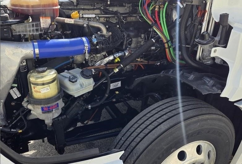 2024 Freightliner Cascadia 126 — DD15 engine compartment