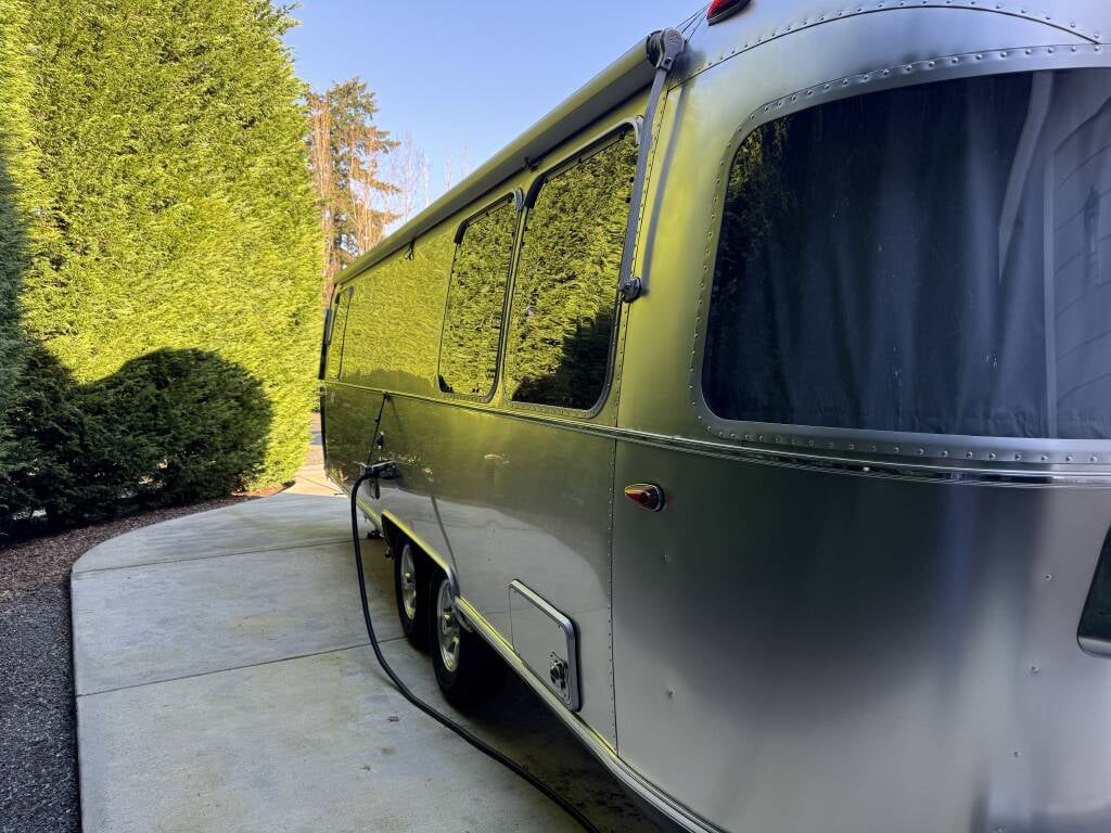 2022 Airstream Flying Cloud 27FBQ — parked in the driveway