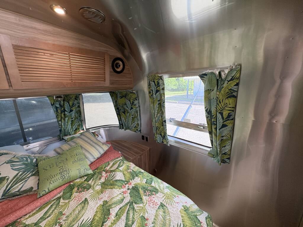 2019 Airstream Tommy Bahama Special Edition 27FB — cozy bedroom
