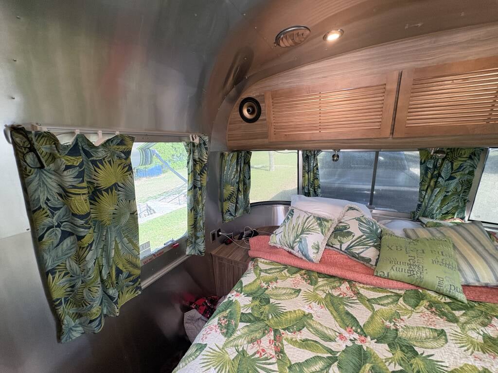 2019 Airstream Tommy Bahama Special Edition 27FB — Tommy Bahama tropical bedroom decor
