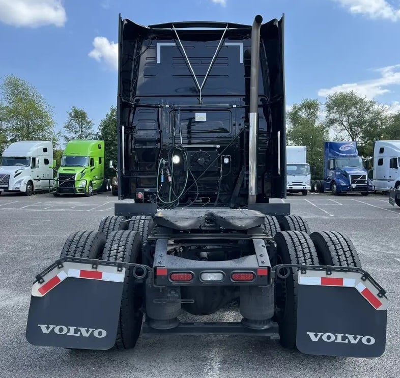 2024 Volvo VNL860 — rear view