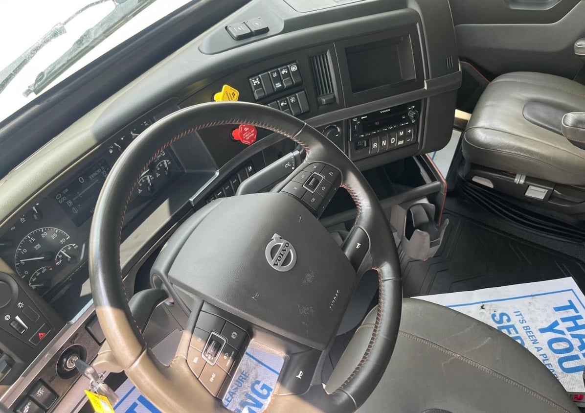 2023 Volvo VNL64T760 — dashboard and I-Shift controls