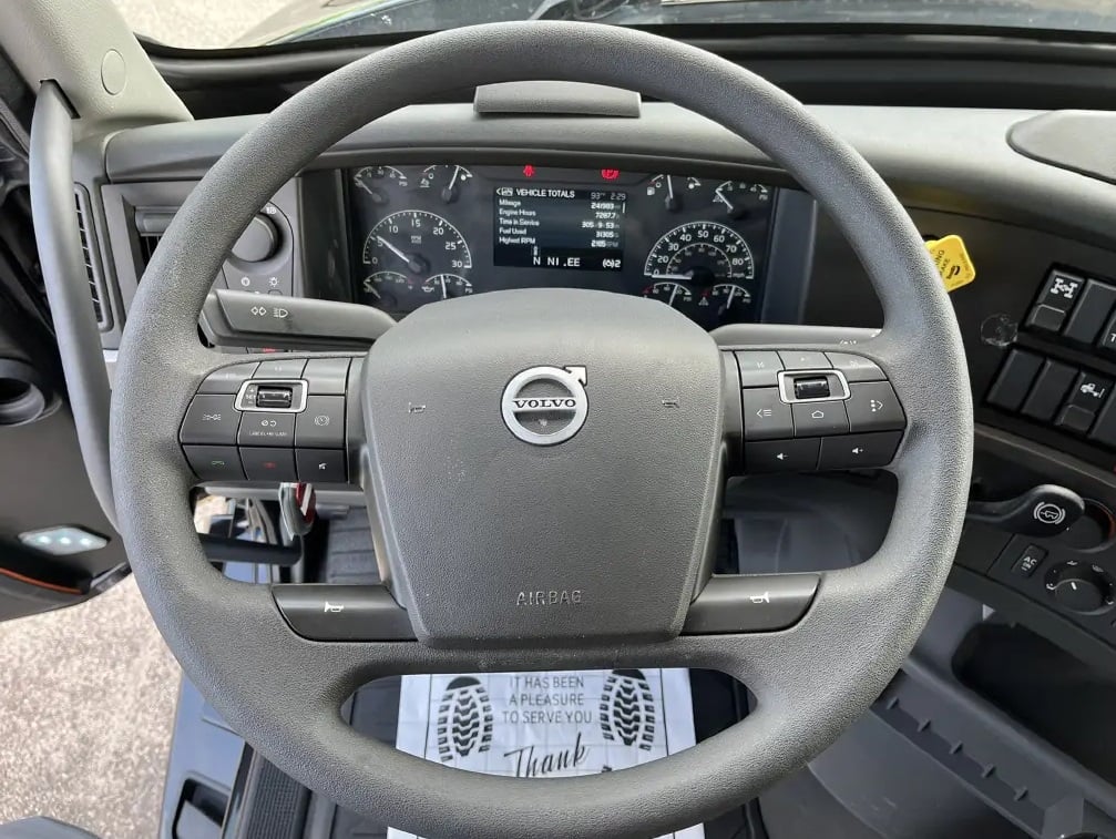 2024 Volvo VNL860 — steering wheel and dash