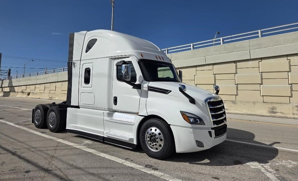 2024 Freightliner Cascadia 126 — front view